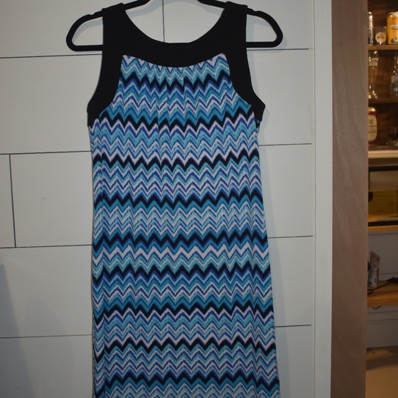 PRETTY ZIG ZAG DESIGN DRESS - Picture 1 of 7